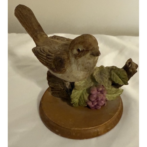 4" Wren Bird Figurine On Branch - Wood Base - Beautiful - Picture 1 of 4